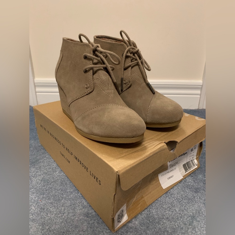 Brand New - Toms Desert Wedge Suede Shoes - Taupe - Size 6.5